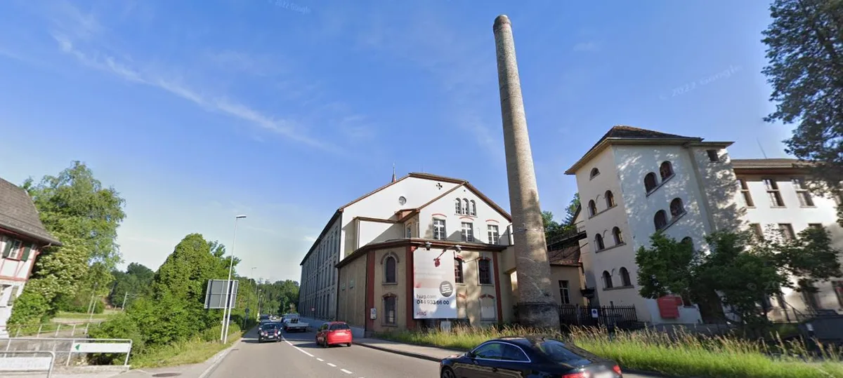 Ansicht des Fabrikensembles Floos ausgangs Wetzikons an der Zürcherstrasse. 